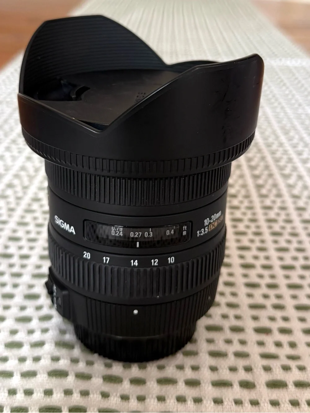 Sigma Beauty Black Wide-Angle Camera Lens with Gold Trim